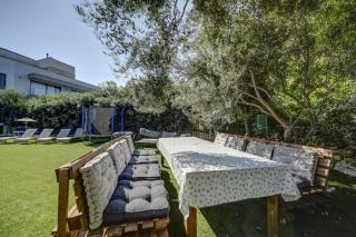 Stunning Luxury Villa with Private Pool & BBQ - 7