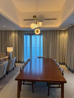سحر المحيط لتأجير بيوت العطلات ocean magic 4BR luxury apartment , direct sea facing at Address beach resort Fujairah - 8