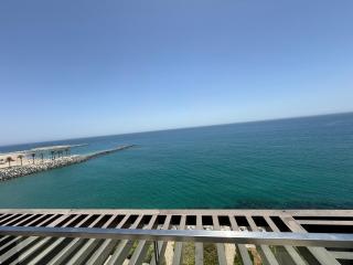 سحر المحيط لتأجير بيوت العطلات ocean magic 4BR luxury apartment , direct sea facing at Address beach resort Fujairah - 7