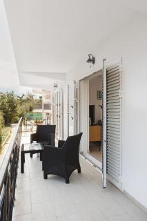 Newly refurbished 2 bd with sea views - 9