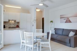 Bardolino Spritz, Balcony, beach access and aircon - 7