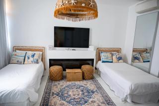 Beachfront Apartment - 2 Terraces - Stunning Sunrises - 3