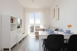 Modern Apartment with Parking and Balcony by Noclegi Renters - 4
