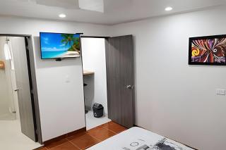Hospeda a tu EQUIPO DE TRABAJO con comodidad, ubicación estratégica y estilo. Espacios modernos para vivir, trabajar y descansar. PARQUEADERO SUJETO A DISPONIBILIDAD - 7