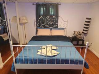 Spacious Basement Lower Suite 3BR Home Stay 1 King 2 Queen Beds 2 Car Parkings FIFA 2026 - 5