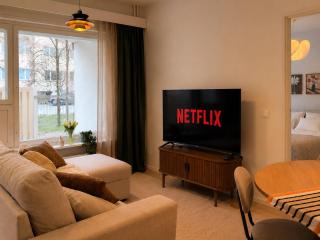 Central location with sauna, private yard & parking - 9