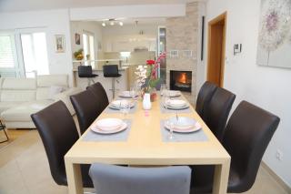 Luxury Villa with Heated Pool, Spa & Sports Court near Split - 5