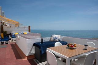 Beachfront Apartment - 2 Terraces - Stunning Sunrises - 9