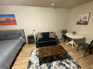 Green River Inn Apartments - 7