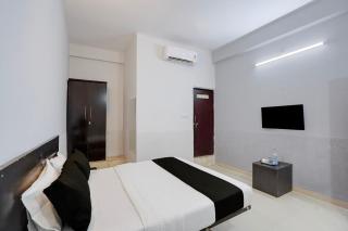 SPOT ON Hotel Regal Aura Inn Indore - 1