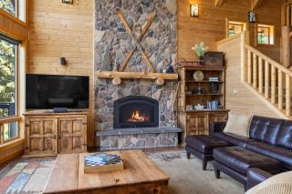 A PNW dream! Hot Tub, 3 private acres & Mnt Views! - 9