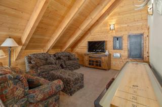 A PNW dream! Hot Tub, 3 private acres & Mnt Views! - 2