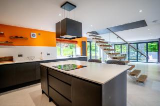 Ultra modern and stylish open plan accommodation - 9