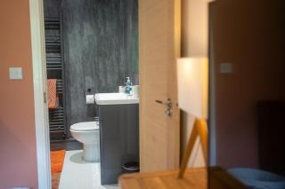 Ultra modern and stylish open plan accommodation - 8