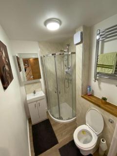 Spacious 6-bedroom house with 3 bathrooms - 6