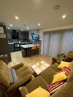 Spacious 6-bedroom house with 3 bathrooms - 5