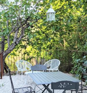 Gîte en Cévennes du sud, bergerie restaurée au rez de jardin d'une bastide avec piscine à débordement, vue exceptionnelle, authenticité, confort, repos assuré au cœur de la nature - 2