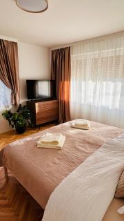 Village Apartments - Emma - 7