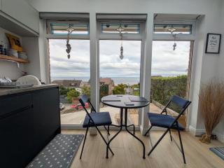 KINGHORN - Private Room, own entrance, ensuite, sunroom & Views - 0