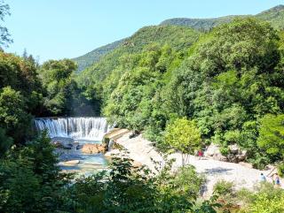 Gîte en Cévennes du sud, bergerie restaurée au rez de jardin d'une bastide avec piscine à débordement, vue exceptionnelle, authenticité, confort, repos assuré au cœur de la nature - 8