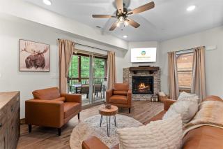 Cozy Creekside Stay for 8 - 9