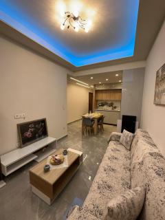 Luxury Haven Fully Renovated Designer Apartment - 1