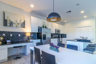 NEW Vacation Townhome Private Pool Near Disney! - 2