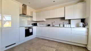 NEW 3BR Coastal Flat, Walk to Beach, 3 PARKING - 5