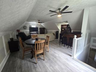 Cozy 5BR Family Retreat Firepit Games Patio - 9
