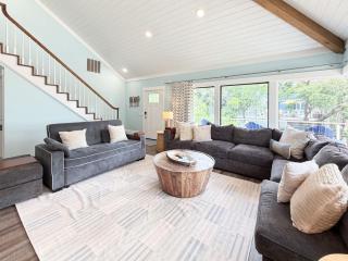 2nd Row 5 Bed 3 and one half Bath Pet Friendly Ocean View Beach House - 5