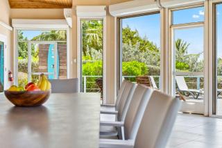 Peaceful Ocean Front Beach House in Bodden Town - 9