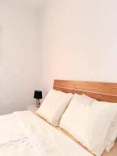 Cozy Apartment 1 Min to the Beach - 4