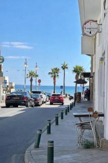 Cozy Apartment 1 Min to the Beach - 2