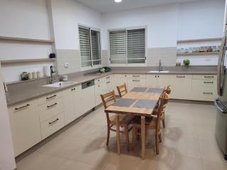 Four bedroom house in orthodox community - 5