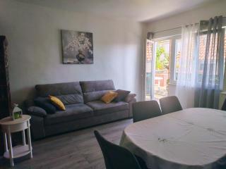 Spacious Family Apartment with Terrace & Parking - 6