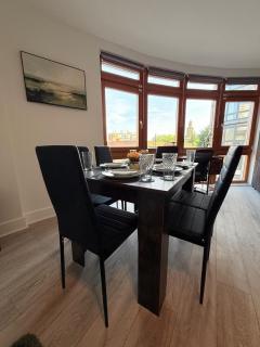 Sweety Suite, 2 Bed Deluxe Apartment In Heart Of Birmingham City Centre, Free Secure Parking, Free Wi-Fi, Netflix - 1