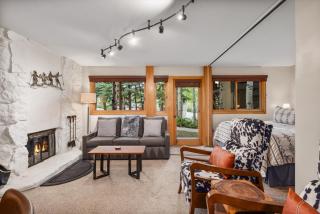 Laurelwood Condominiums 201 - 6