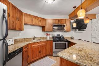 Laurelwood Condominiums 201 - 3