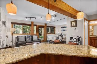 Laurelwood Condominiums 201 - 6