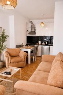 City Charm Apartment -Cozy Stay in City Center - 9