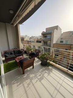 Grand Residence 3-Bedroom Spacious Premium Central Apartment - 0