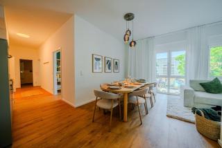 Spacious Parkside Residence - Modern 2BR by OYA - 9