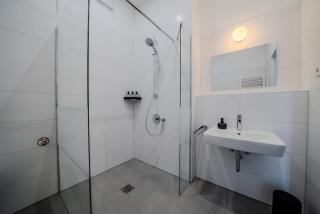 Spacious Parkside Residence - Modern 2BR by OYA - 3
