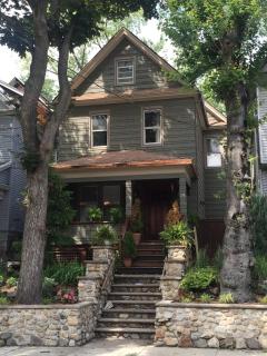 FIFA Stay Stylish Craftsman Retreat Near Transit - 3