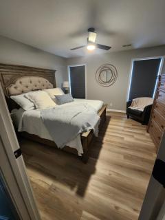 OLathe Lux Retreat 4 Bedroom Olathe Home 4 Bath 2K 3Q sleeps10 - 9
