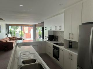 Hobart CBD Luxury - King Beds - Free Parking - 6