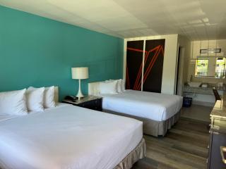 Howard Johnson by Wyndham Downtown Reno - 3