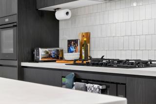 Elegant Mansion in Lightsview | By Host Solutions - 5