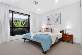 Elegant Mansion in Lightsview | By Host Solutions - 6