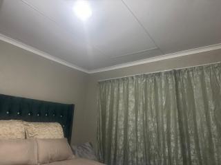 7 Bedrooms Guest house for only R5000 per night - 8